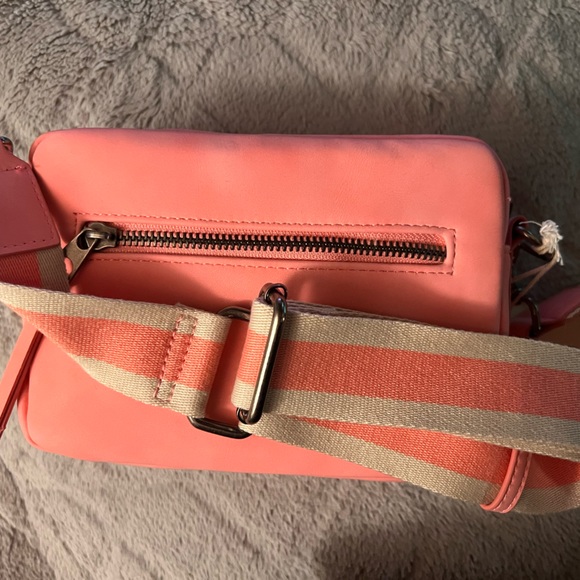 Pink Camera bag style crossbody bag - Picture 2 of 7